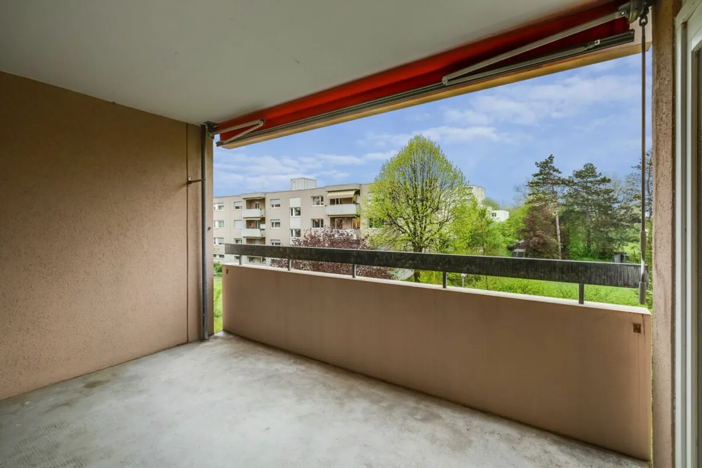 Sonnige 4-Zimmer-Wohnung mit Balkon und Blick ins Grüne - Foto 2 von 13