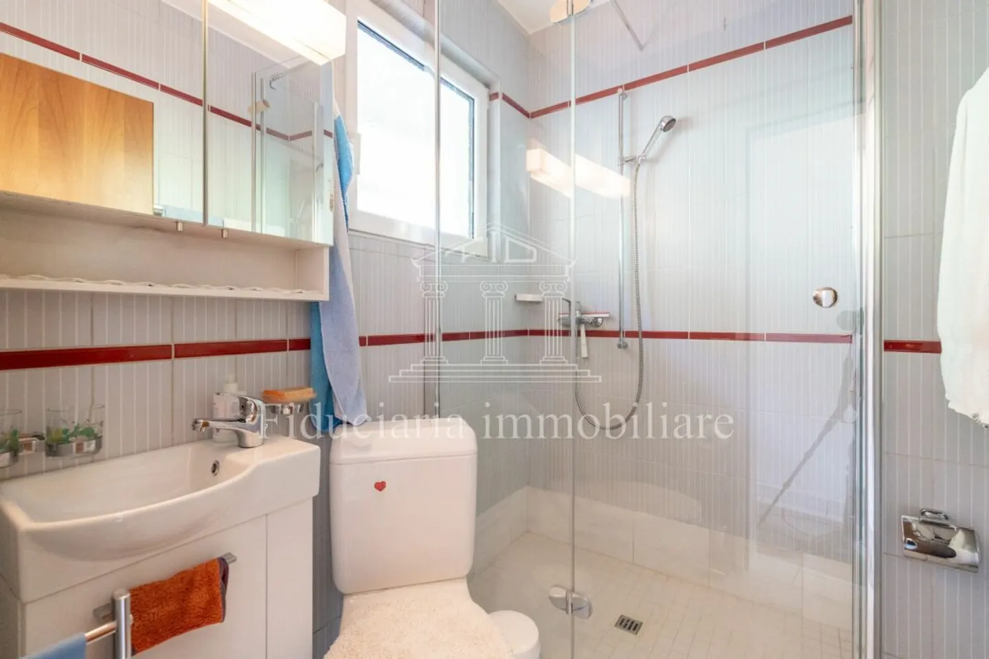 BRISSAGO - Appartement spacieux dans un emplacement central et ensoleillé avec vue dégagée sur le lac - Photo 9 sur 13