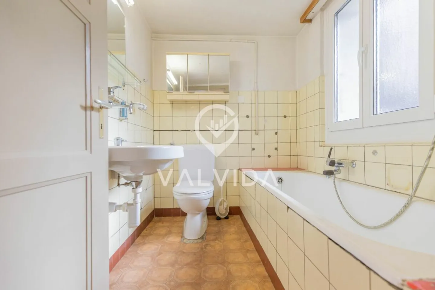 3.5 Room Apartment with Panoramic View and Development Potential in Hohtenn - Photo 8 of 13