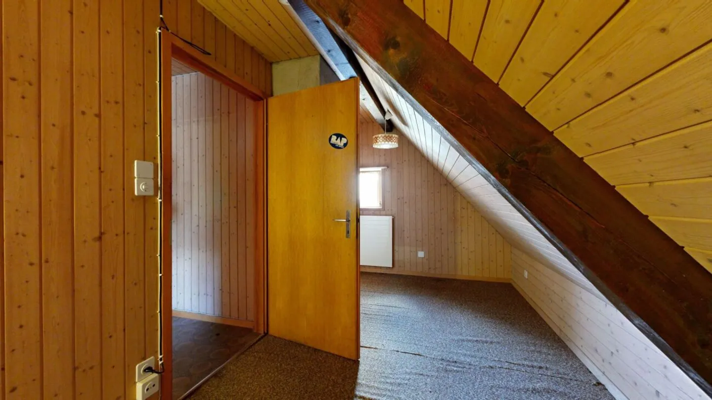 Casa con molto spazio utile, fascino e potenziale - Foto 11 di 13