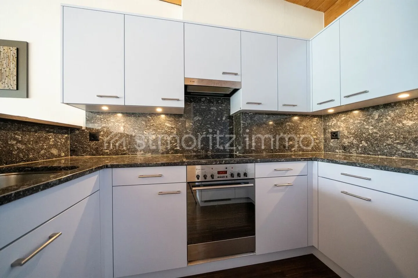 Magnificent top floor maisonette for seasonal rent - Photo 5 of 13