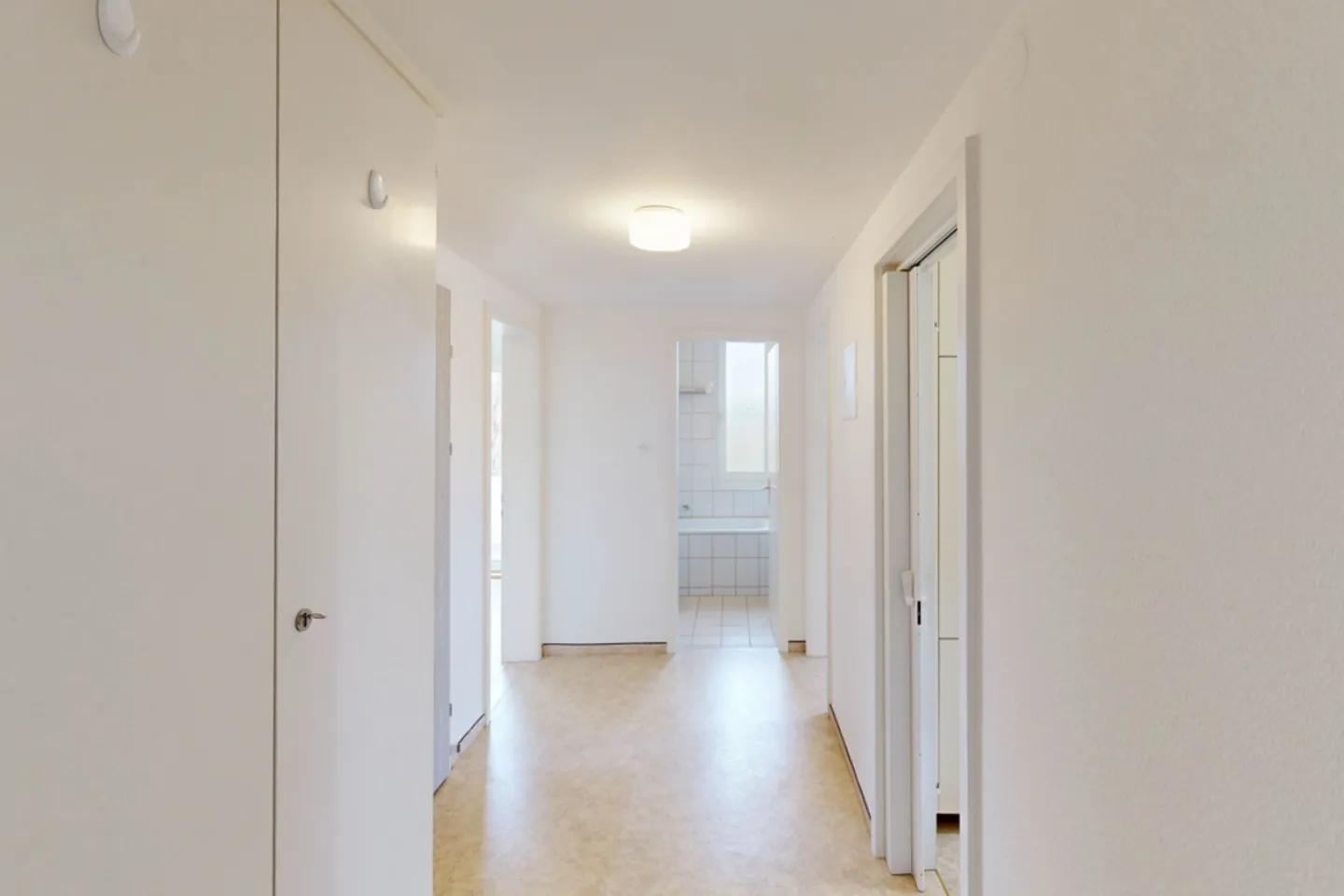 Appartamento di 3.0 locali con 2 balconi vicino a Neuweilerplatz - Foto 6 di 12