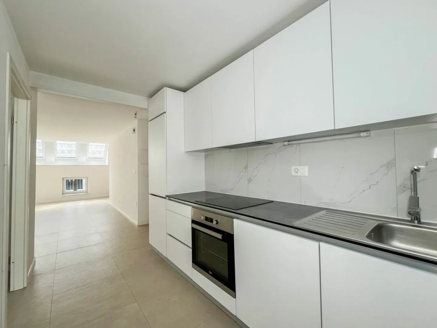 Charmant duplex de 4 pièces entièrement rénové pour du rendement - Foto 4 von 13