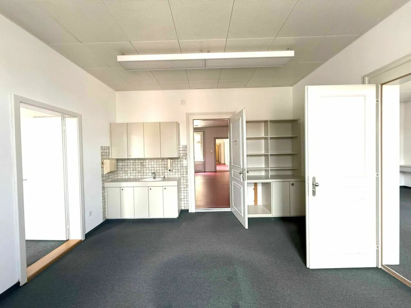 Office and/or practice rooms in various sizes in the center of Romanshorn - Photo 3 of 7
