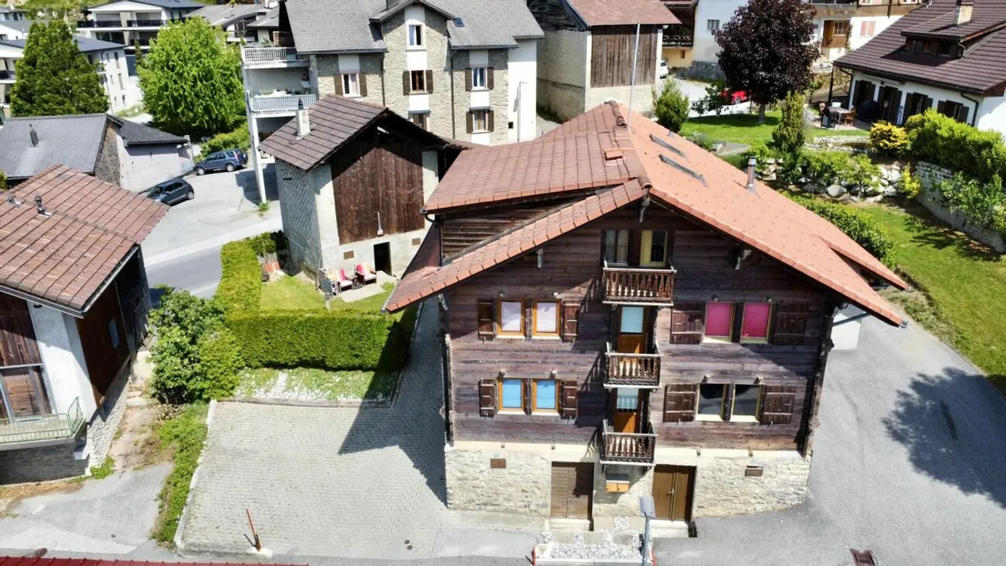 Village House with 7 Rooms in Savièse - Photo 4 of 13