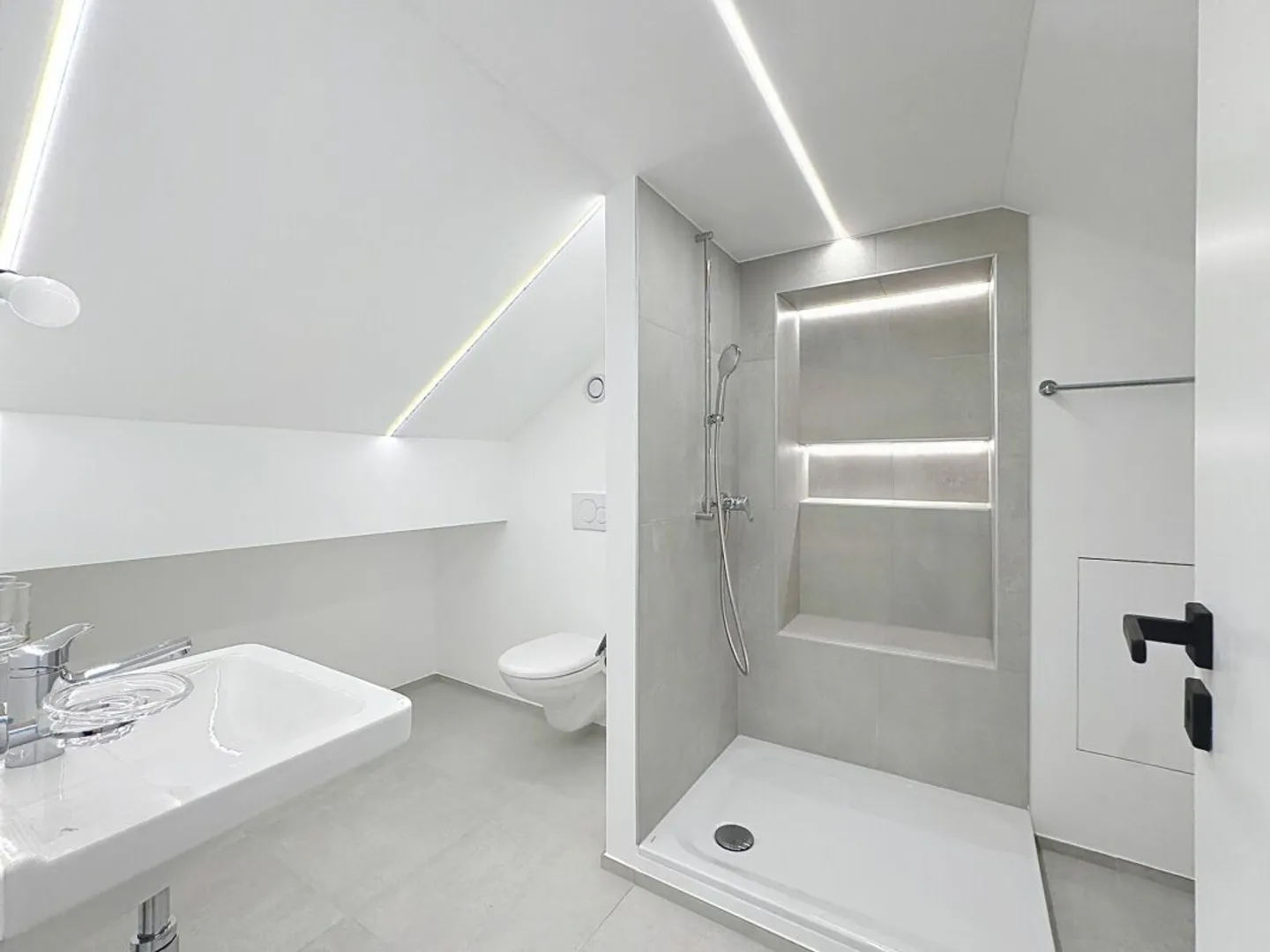 Exceptional renovated attic - Photo 13 of 13