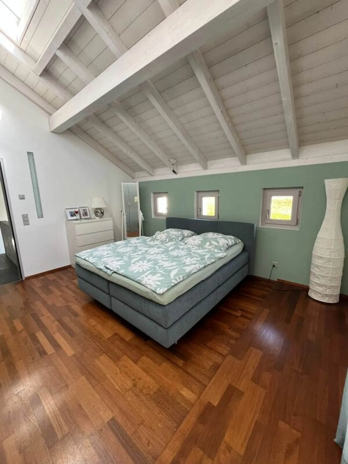 Casa familiare moderna con piscina - Foto 10 di 13