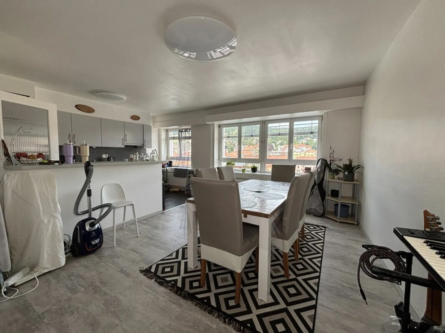 Lumineux et spacieux appartement de 5 pièces - Foto 3 von 13