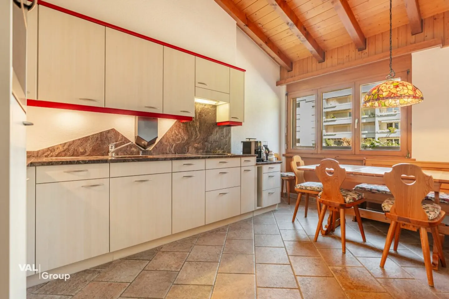 Vivere sopra i tetti di Brig con sole, vista ampia e molta privacy - Foto 5 di 13