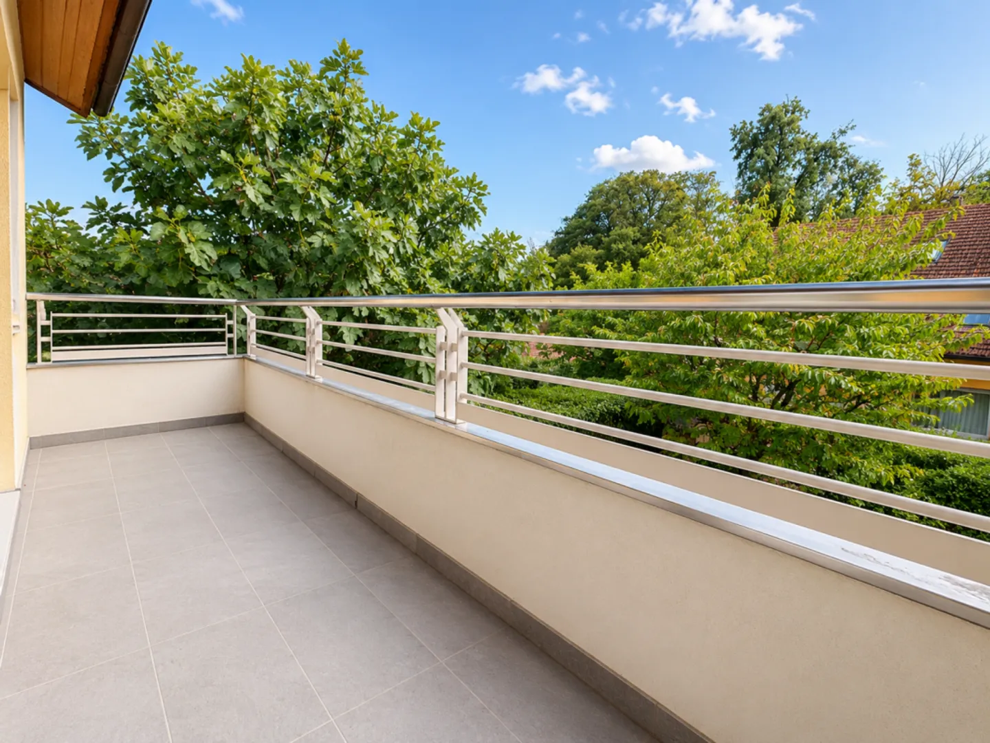 En Exclusivité - Villa familiale de 8 pièces dans un cadre résidentiel privilégié - Photo 6 of 12