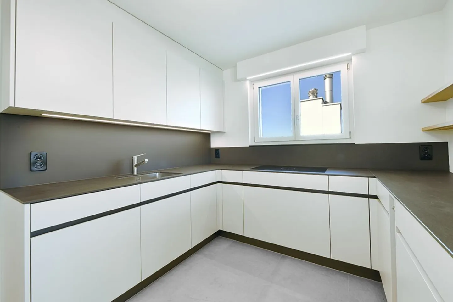 5.5 Room Penthouse Apartment with Large Terrace and Fantastic Panoramic View - Photo 4 of 12