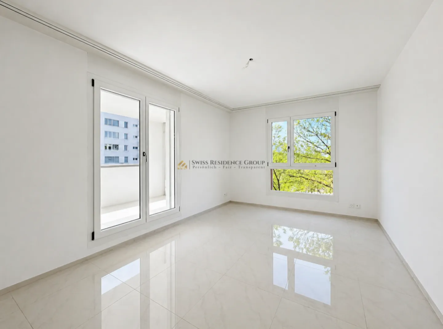 Modern comfort meets sunny views - Photo 5 of 9