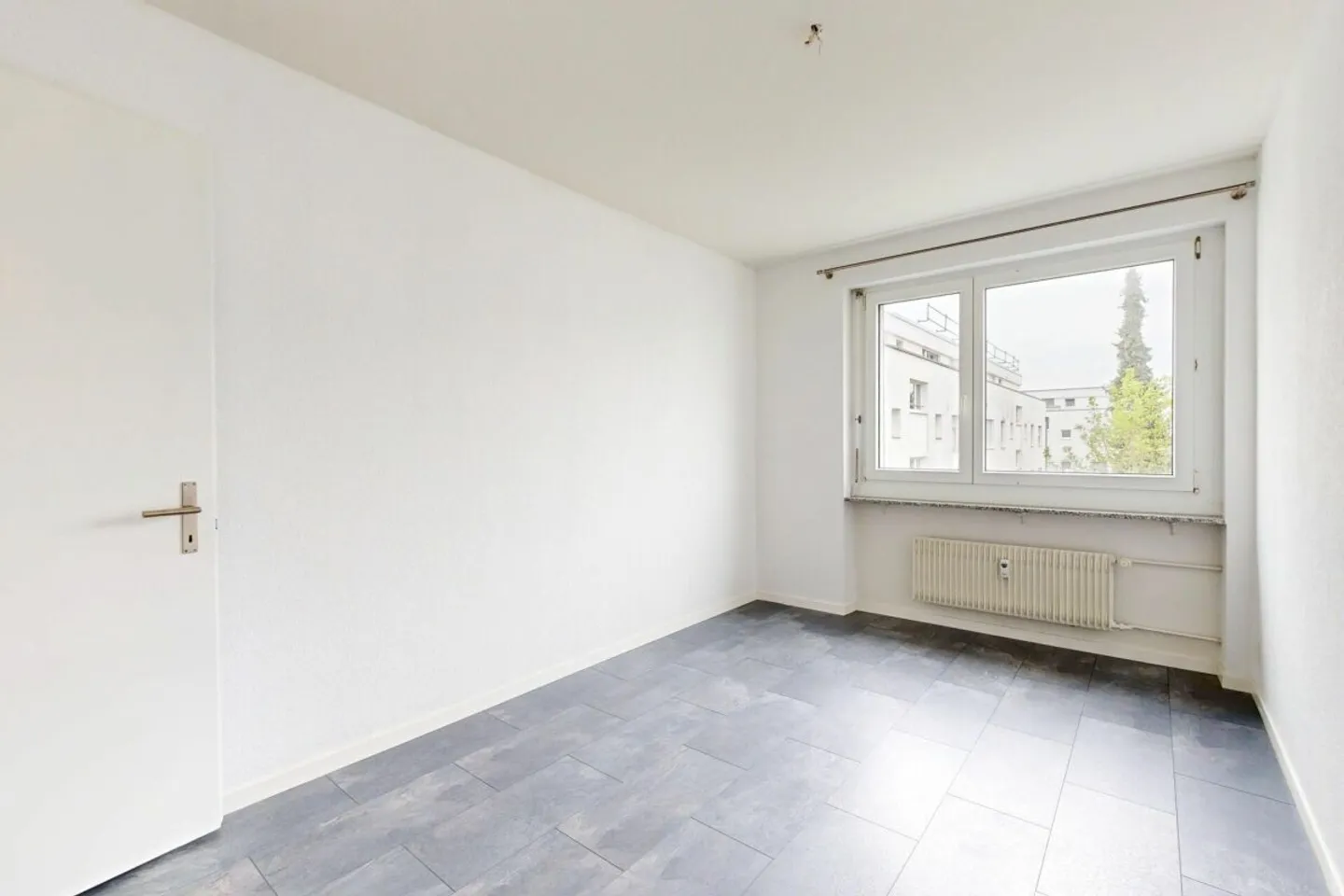 Modern condominium with many amenities - Photo 8 of 13