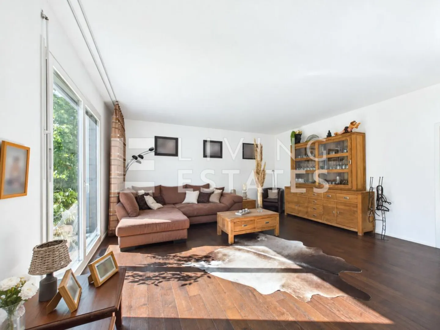 Casa familiare moderna con giardino - Foto 4 di 13