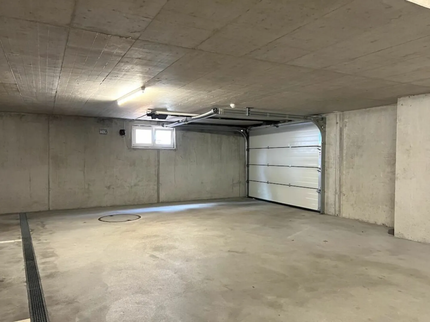 PLACE DE PARKING POUR VOTRE VOITURE - Photo 3 sur 5