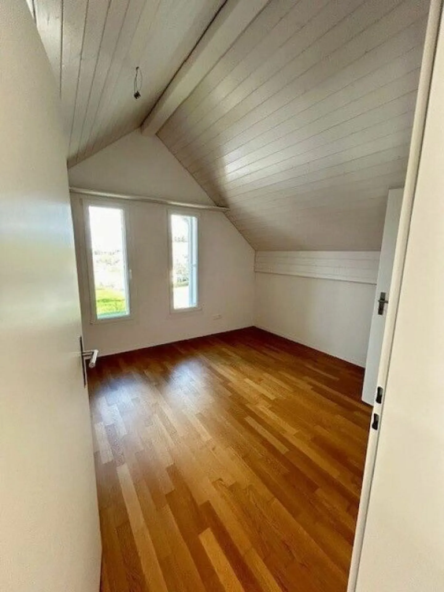 Appartement en duplex moderne de 4,5 pièces avec galerie, deux salles de bains et balcon ensoleillé - Photo 9 sur 11