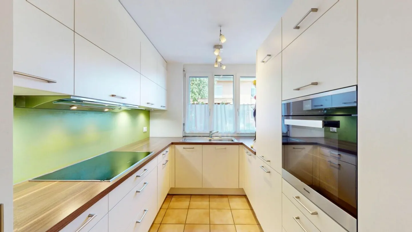 Quietly located 6.5-room terraced family house with plenty of space - Photo 4 of 11