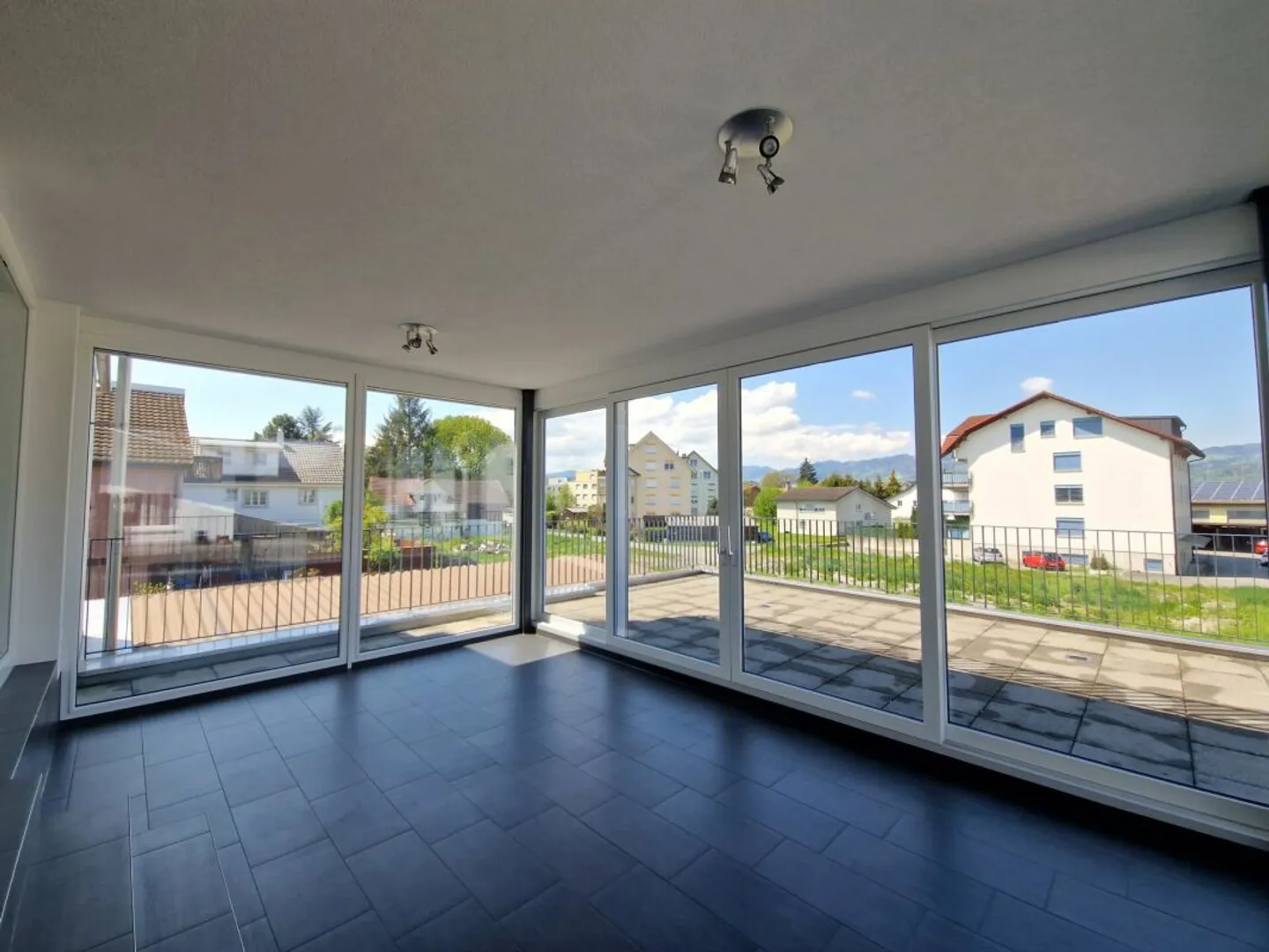 Moderne Wohnung mit sonniger Terrasse - Foto 11 von 11