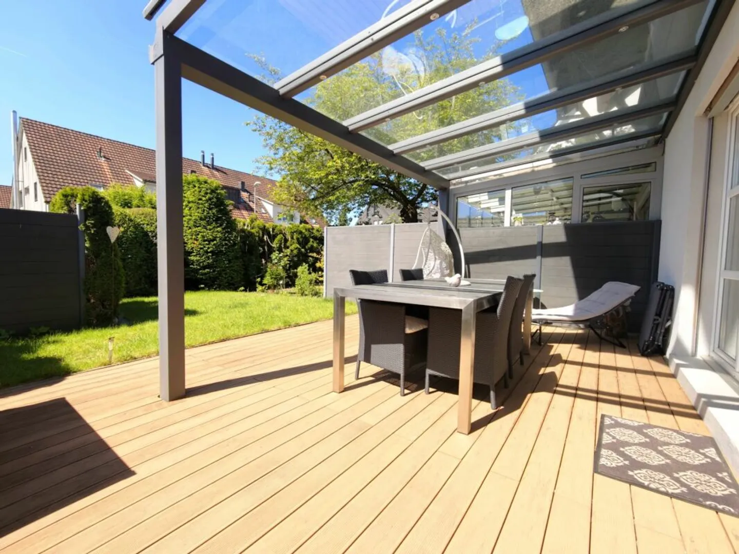Single-family house with a separate apartment, conservatory, and garage in Oberglatt - Photo 6 of 13