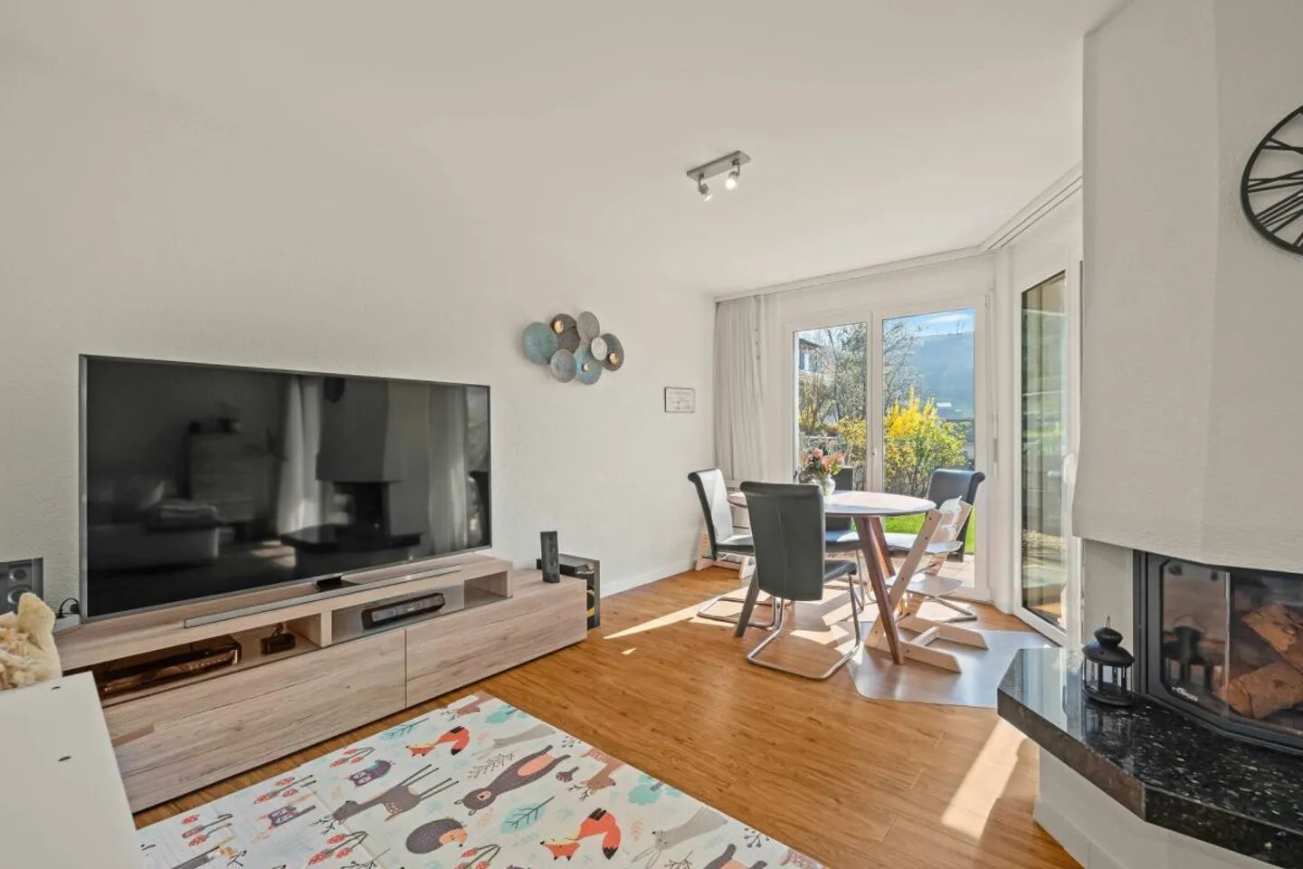 Ampia casa familiare con piscina - Foto 6 di 13