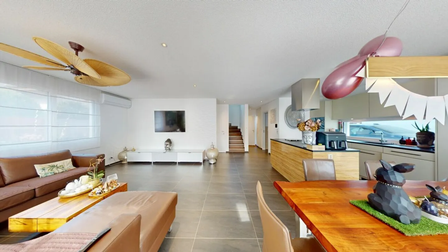 Living at a high level - with pool and exclusive amenities - Photo 9 of 13