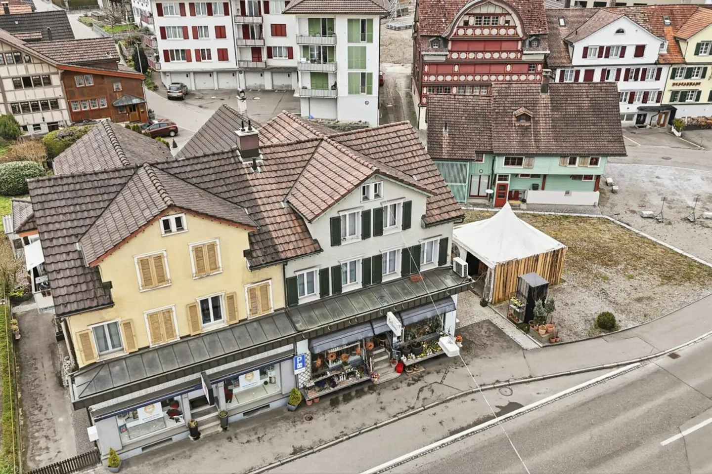 Commercial & Residential combined - ideal capital investment or owner-occupation - Photo 2 of 13