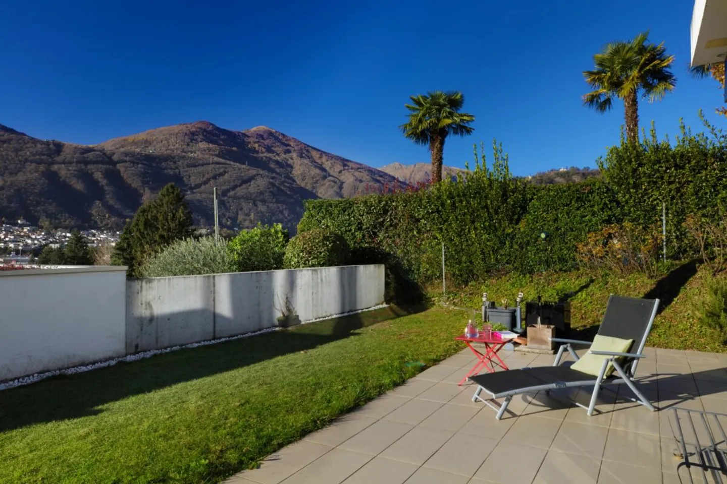 CADEMPINO - Elegant apartment with a beautiful garden - Photo 13 of 13