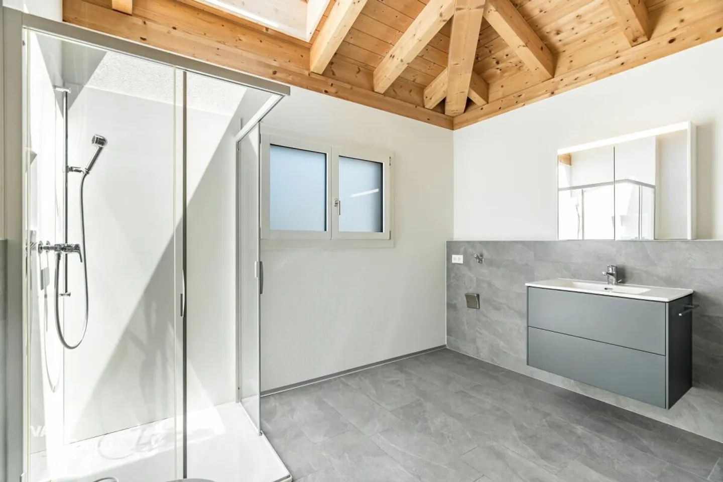 Wood, Heart and High-Tech - Modern Living in the Upper Valais at the Highest Level - Photo 12 of 13