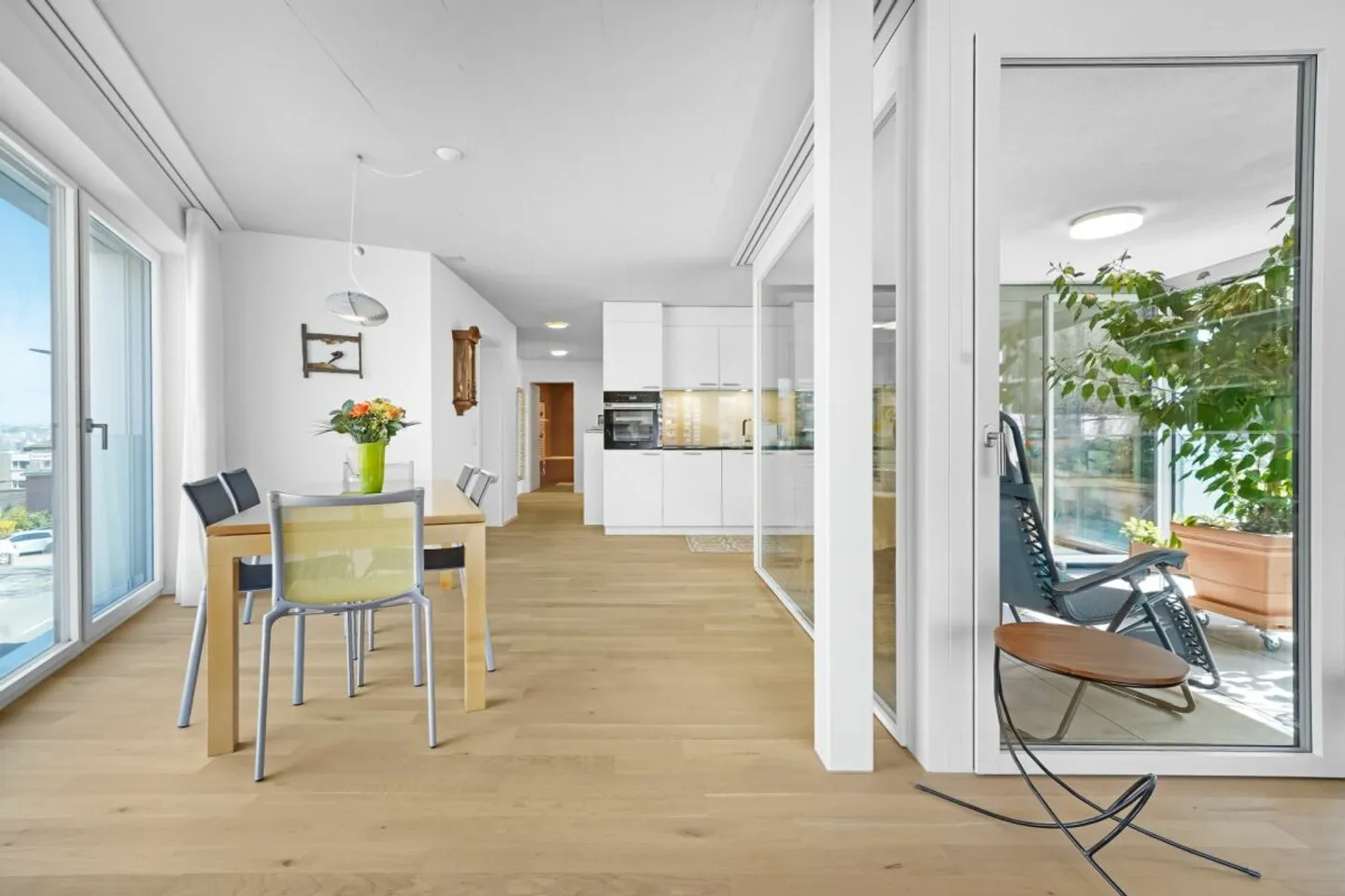 Votre havre de lumière au centre-ville de Fribourg - Photo 1 of 13