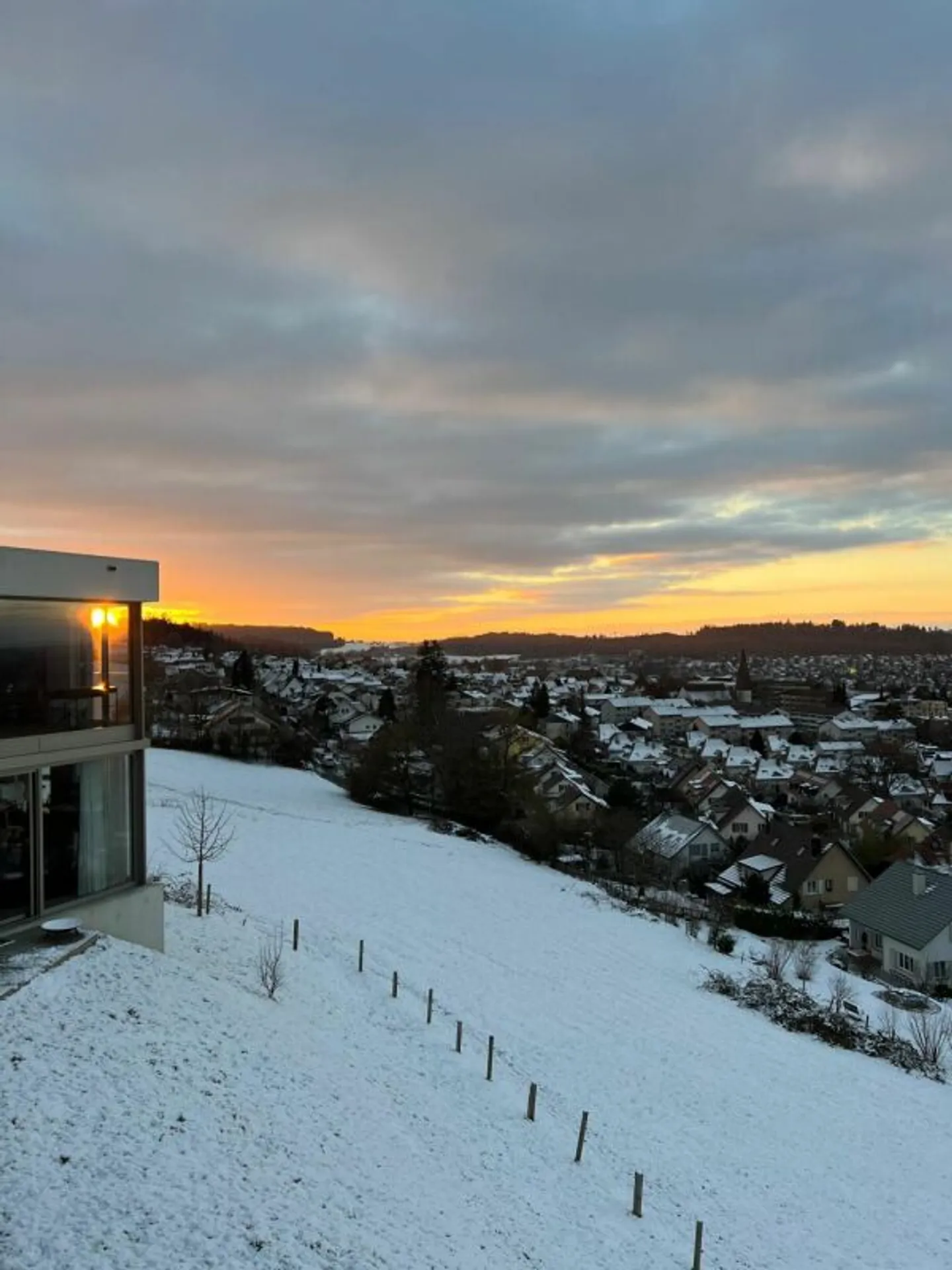 Exclusive 4.5-room split apartment with breathtaking panoramic views over Bern - Photo 1 of 13