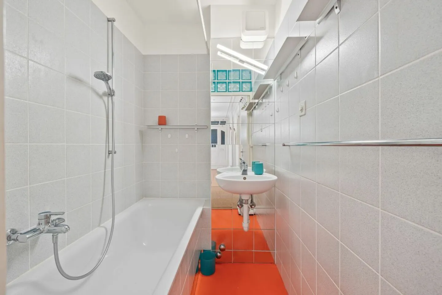 Appartement de 5 pièces dans un immeuble ancien - Un chez-soi avec vue sur les toits de Bâle - Photo 5 sur 13