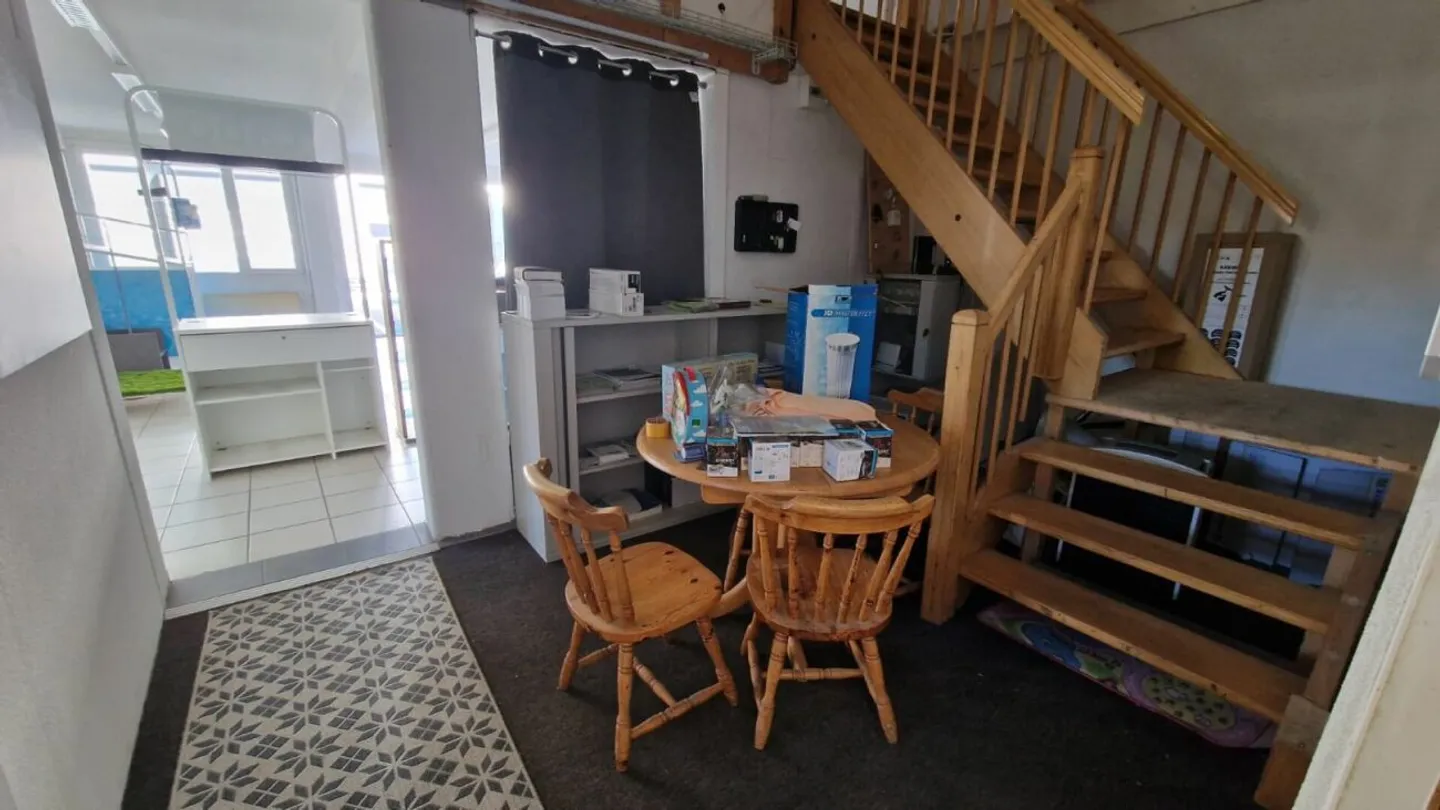 IDEALE PER NEGOZIO/SHOWROOM/ARTIGIANO - Foto 5 di 10