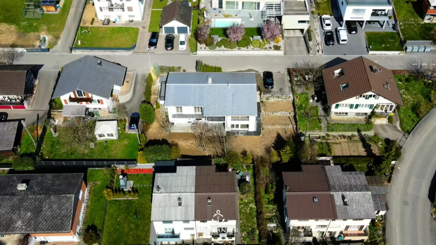 Grosszügiges Einfamilienhaus mit Wohnung - Foto 1 von 13