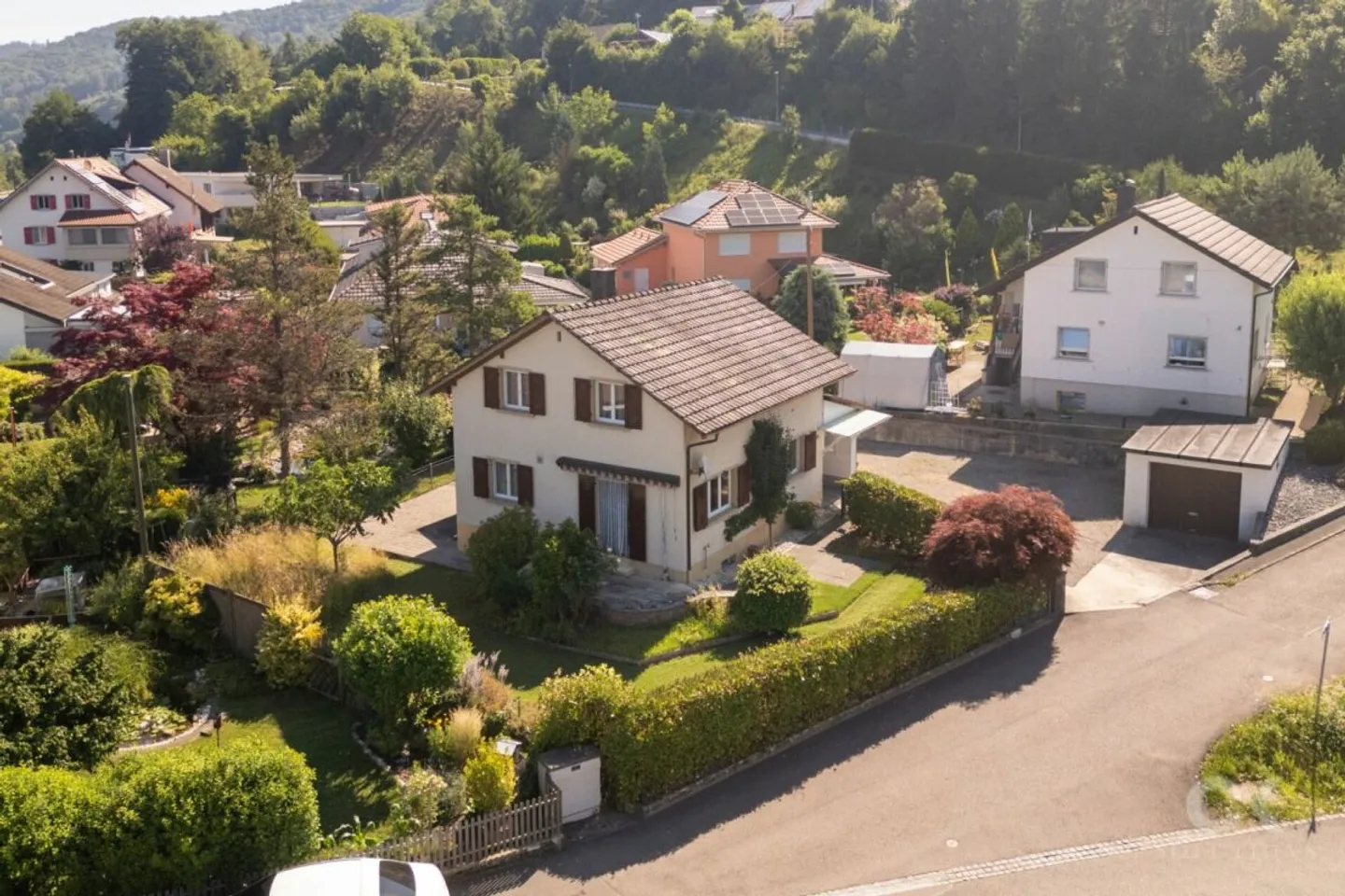 Maison charmante avec grand jardin et beaucoup de potentiel - Photo 3 sur 13
