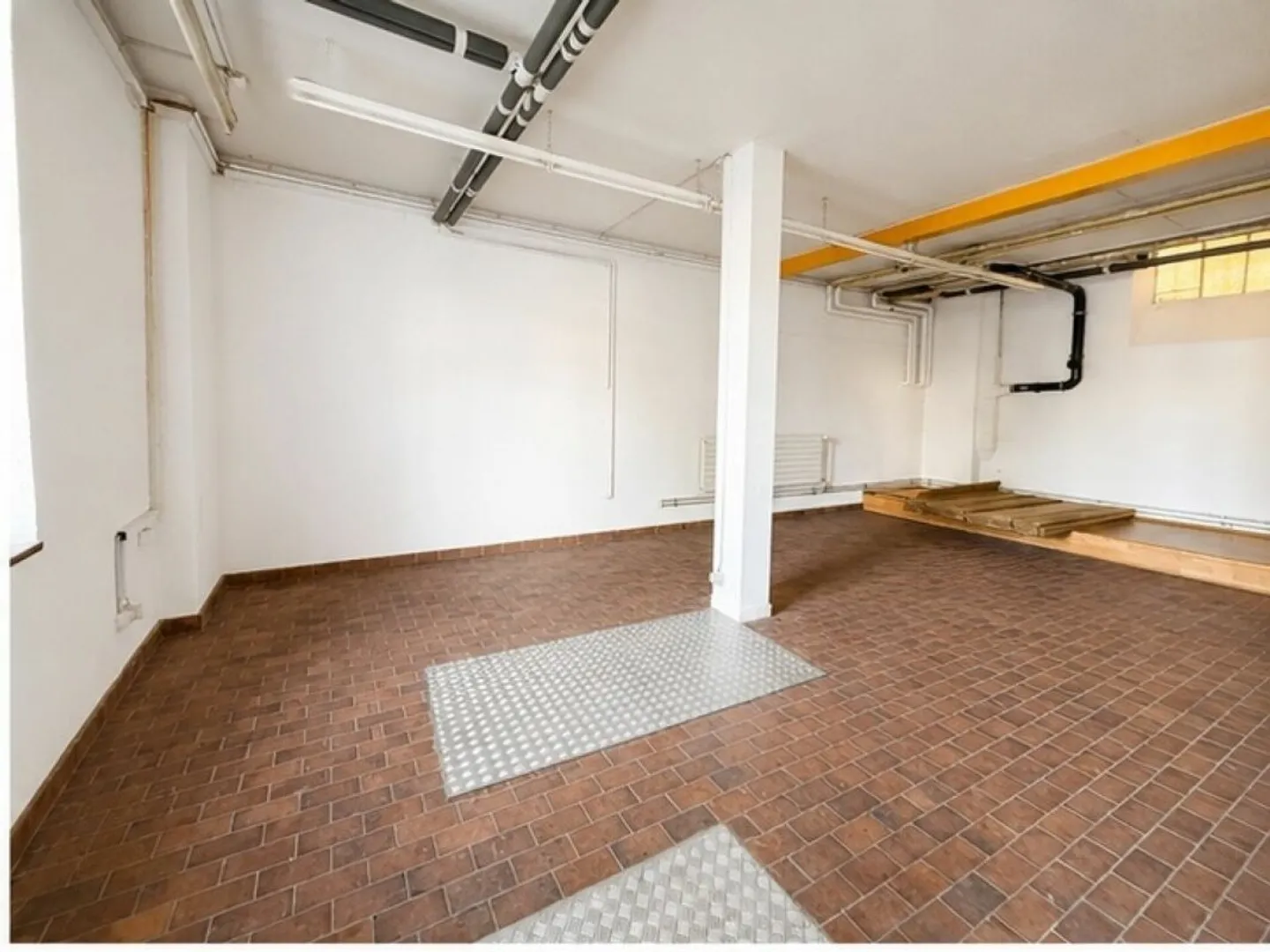 Versatile commercial space with storage area - Photo 2 of 8