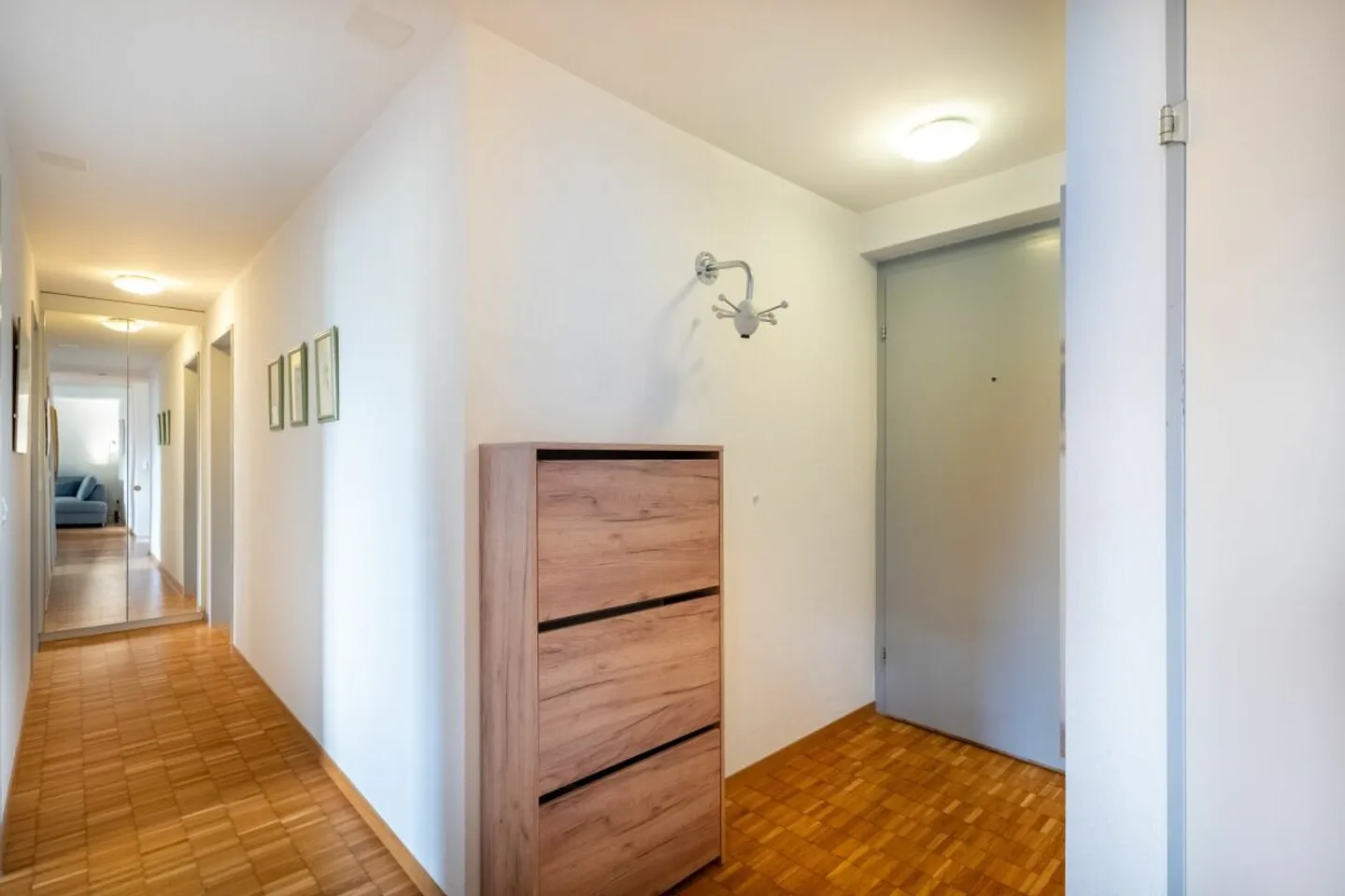Einzigartige 3.5-Zimmer-Wohnung mit Sitzplatz und Seesicht in Laax - Foto 10 von 13