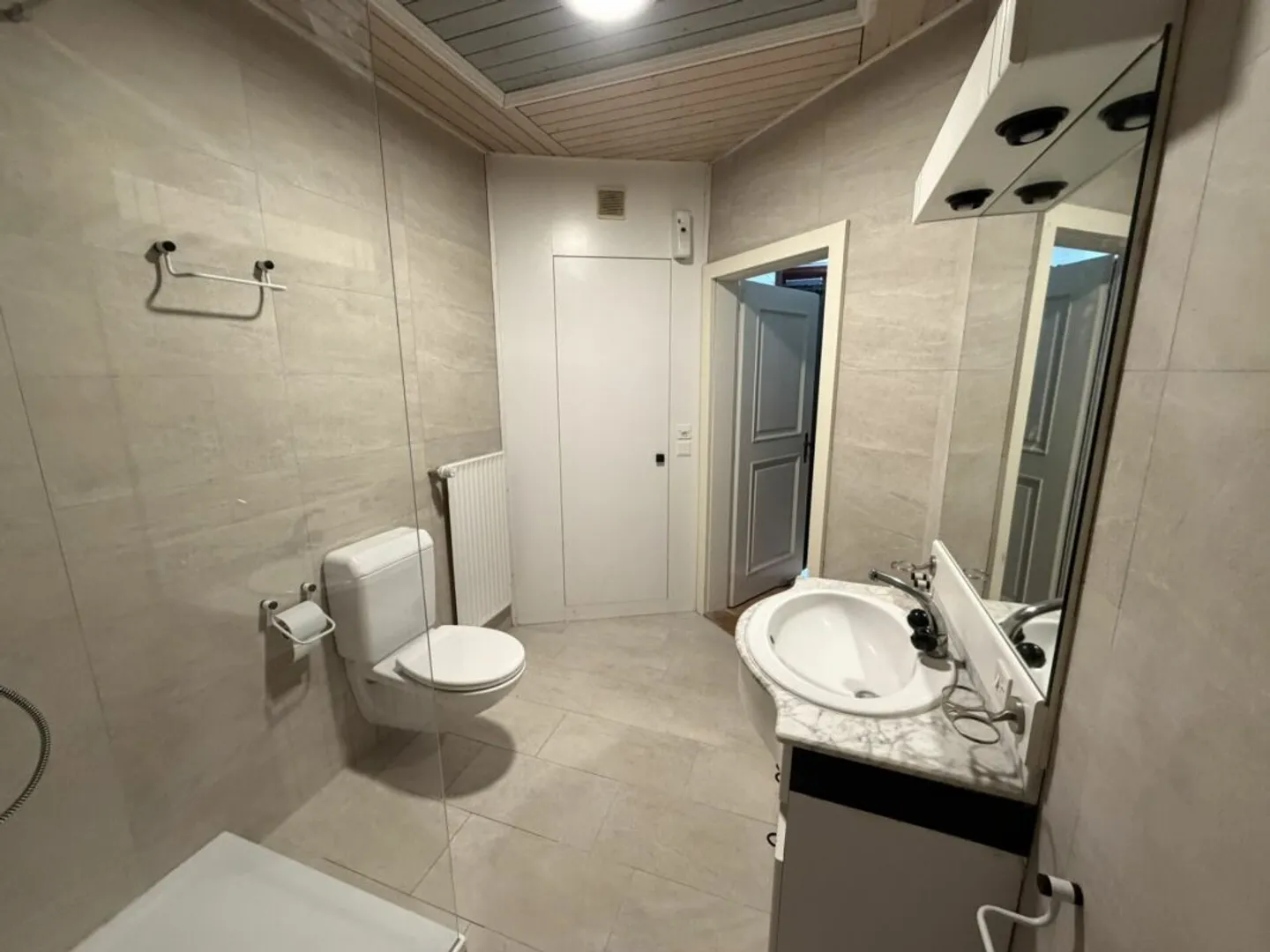 Grand appartement avec jardin - Foto 9 von 13