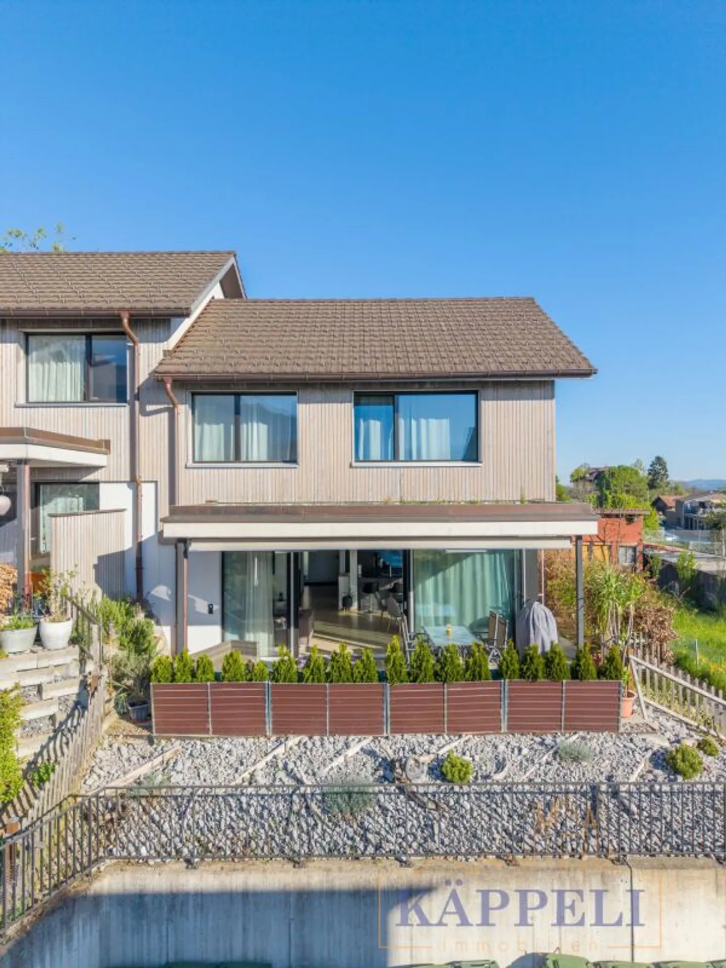 Maison semi-détachée de 6,5 pièces avec vue sur la montagne à Uebeschi - Photo 1 sur 13