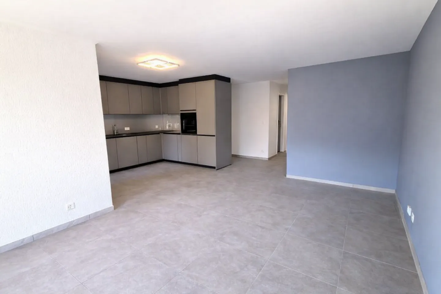 CALM, WITH GARDEN - Photo 4 of 10