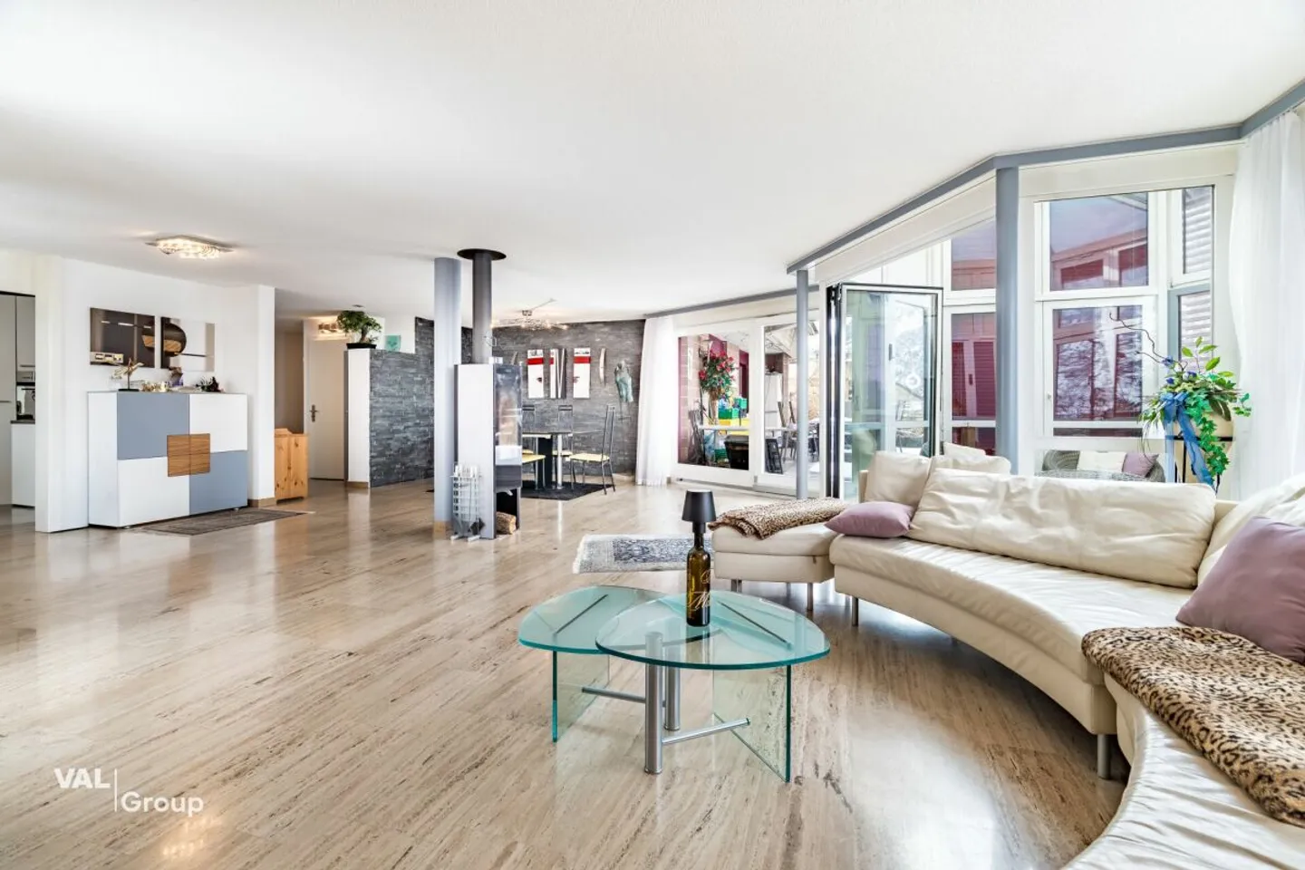 Exclusive 5.5-room terrace apartment with lift directly into the apartment - privileged location in Visp - Photo 6 of 13