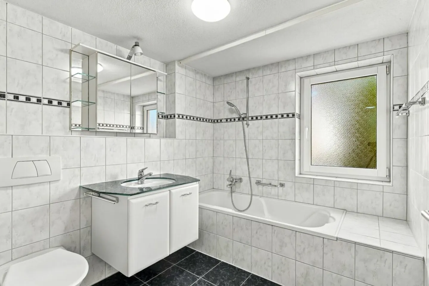 Grosszügiges Wohnhaus mit vielseitigem Nutzungspotenzial! - Photo 9 sur 13