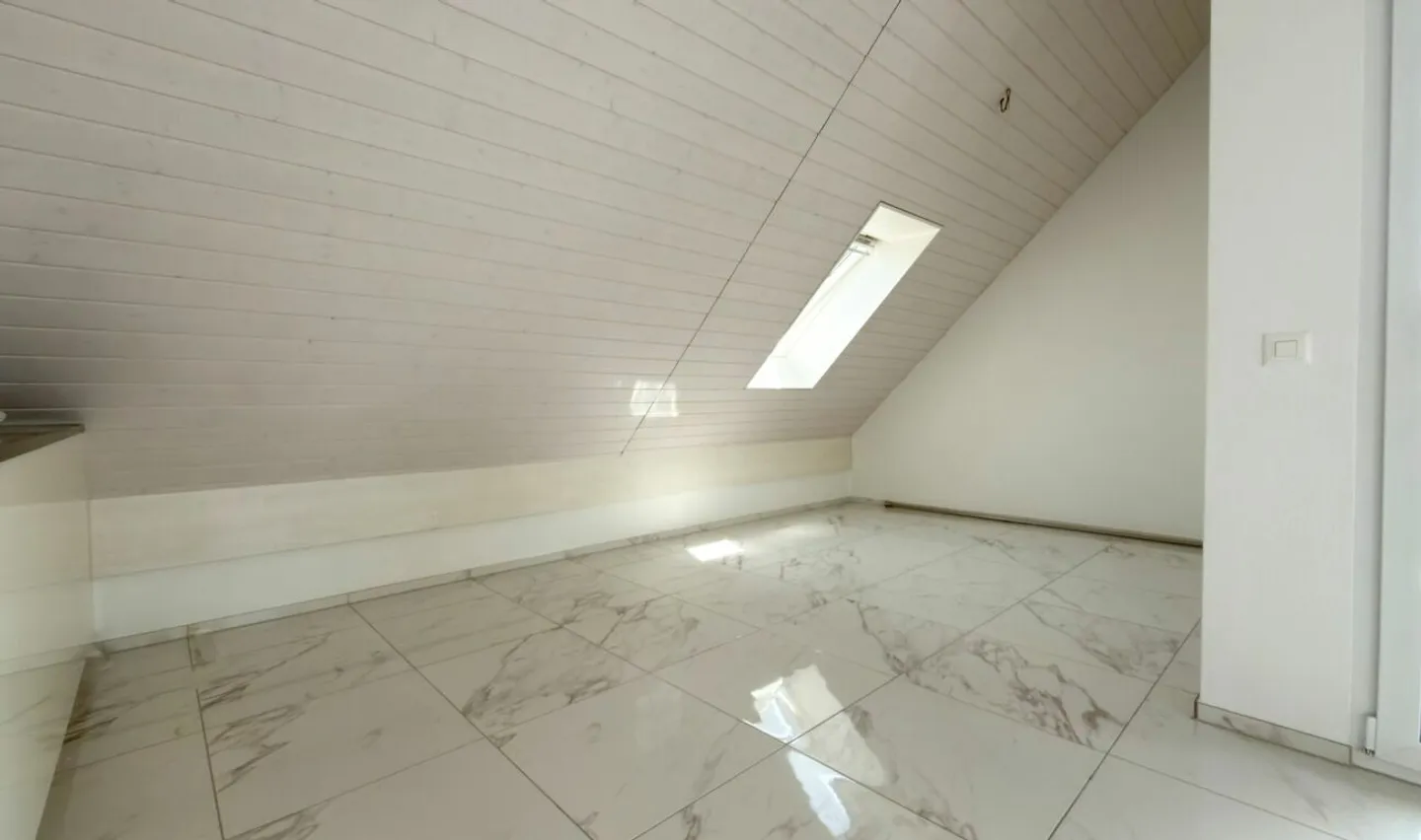 Appartamento attico moderno e luminoso con aria condizionata e impianto solare - Foto 5 di 11
