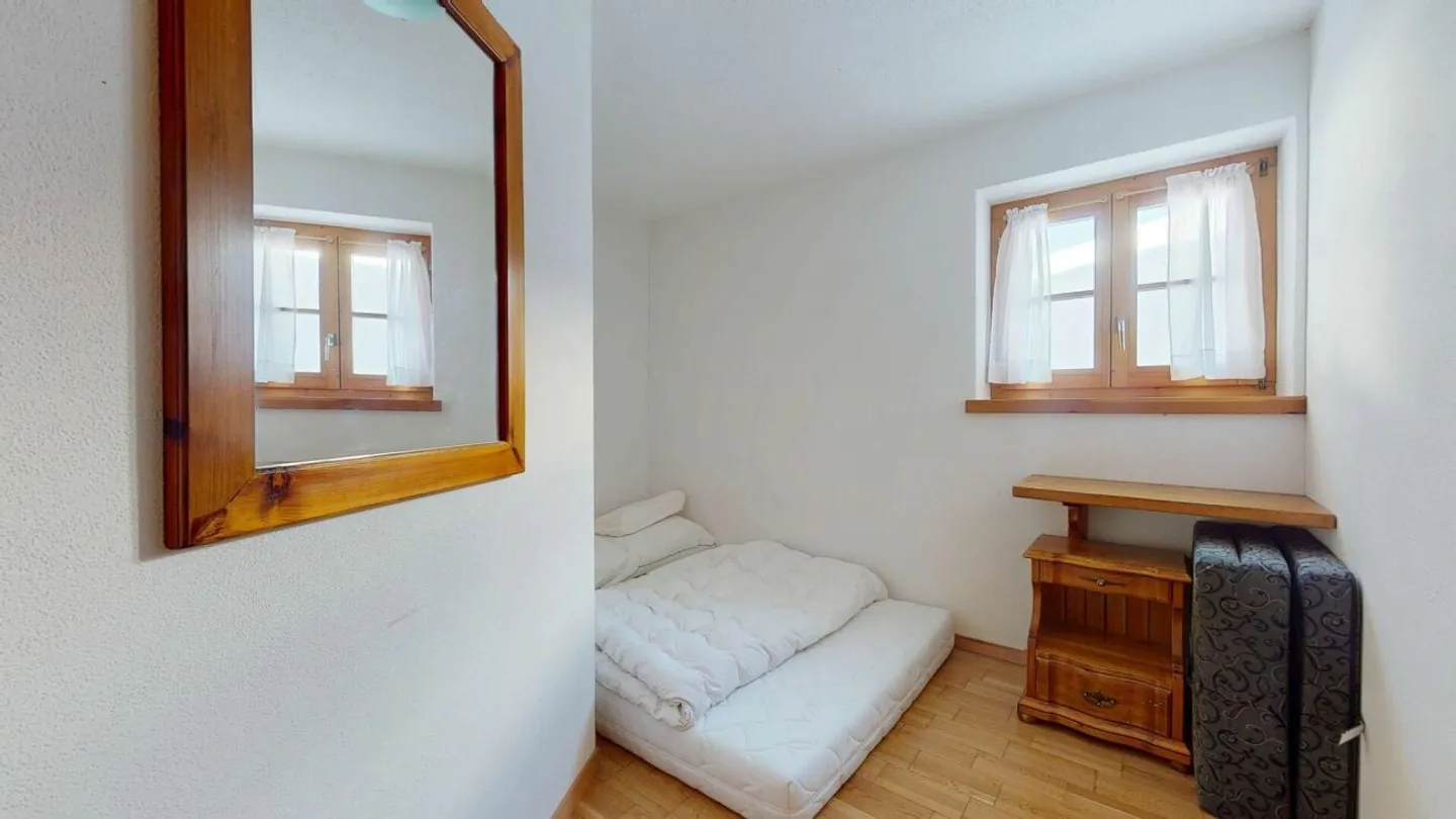 Half of a House in a Privileged Location - Photo 8 of 12