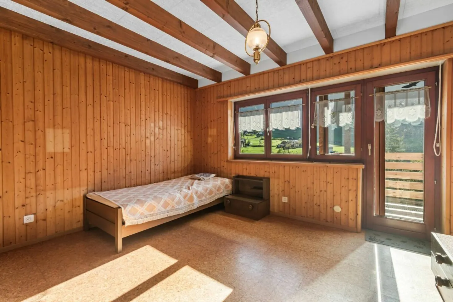 Grosszügige 5.5-Zimmer-Wohnung mit Garten und herrlicher Aussicht in Schwanden - Photo 6 of 12