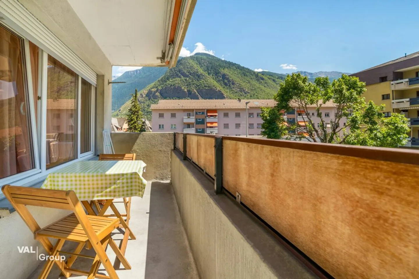 Bright 4.5-room apartment in a top location - only 2 minutes from Visp train station - Photo 11 of 13