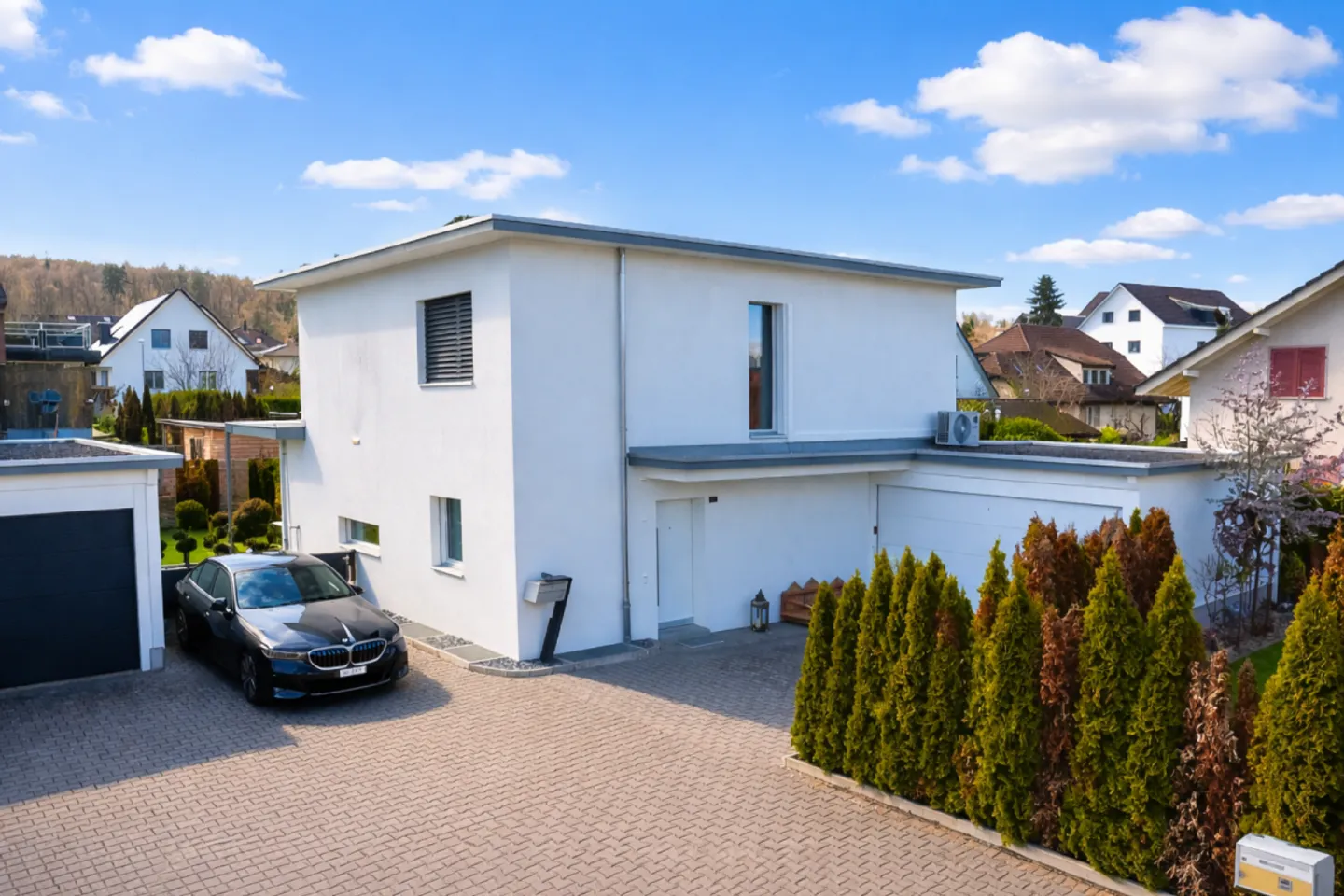 Living at a high level - with pool and exclusive amenities - Photo 2 of 13