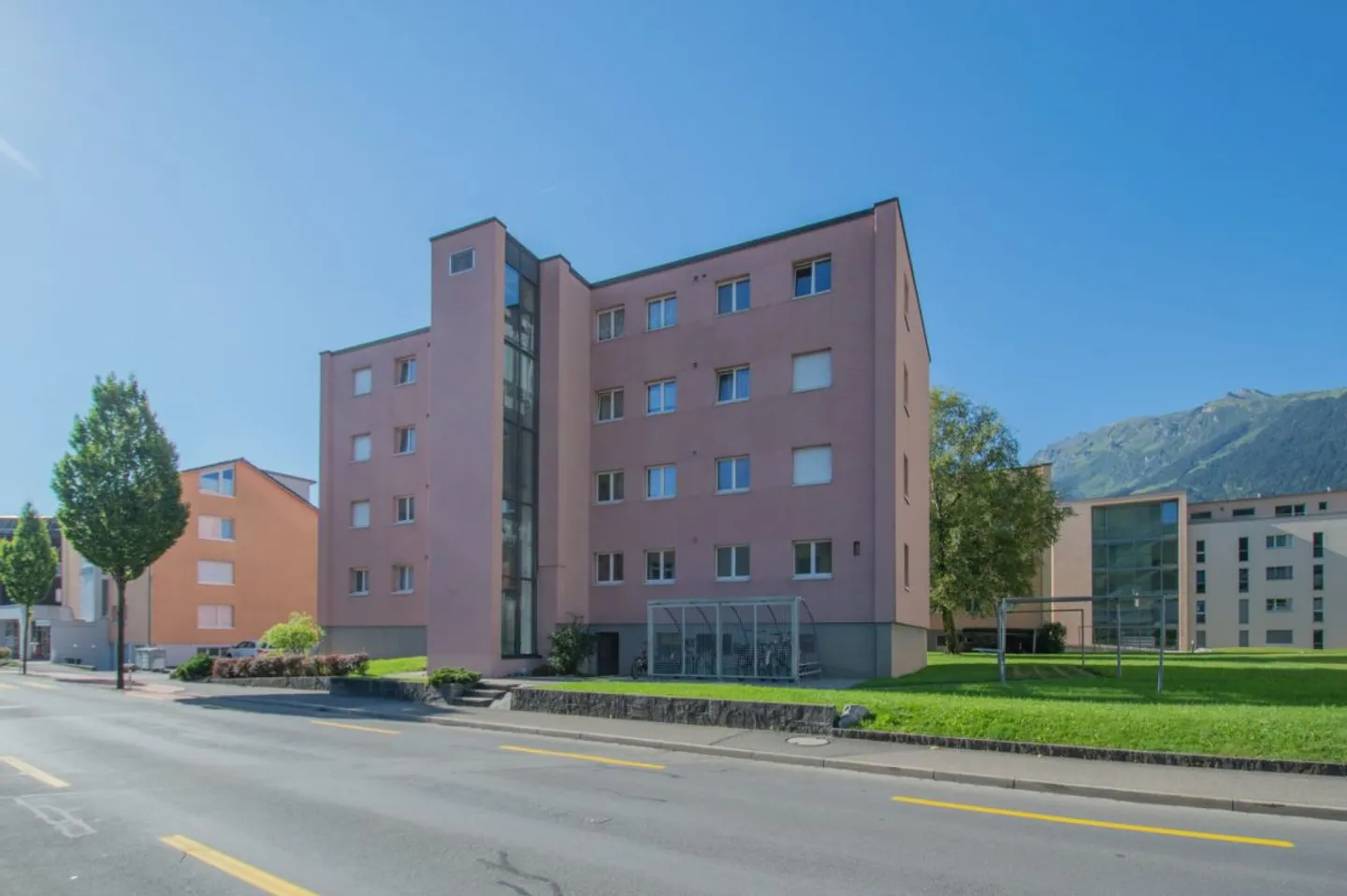 Appartement 4 1/2 pièces idéal pour jeune famille - Photo 1 sur 8