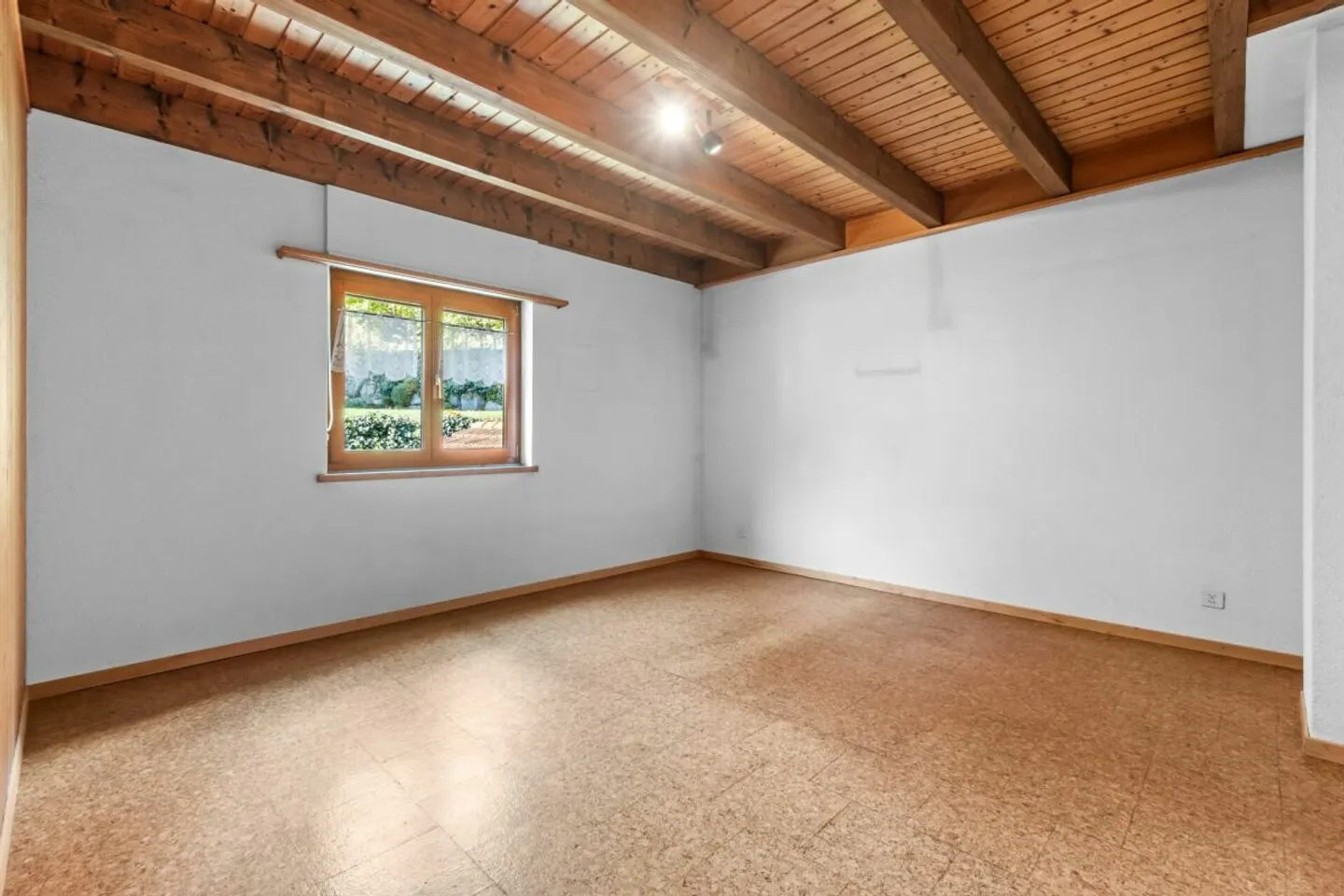 Grosszügige 5.5-Zimmer-Wohnung mit Garten und herrlicher Aussicht in Schwanden - Photo 5 of 12