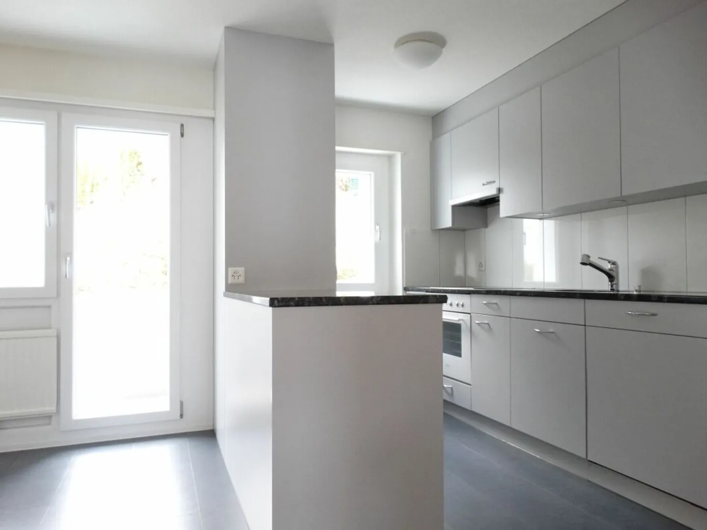 Bright 4.5-Room Apartment - Photo 2 of 8