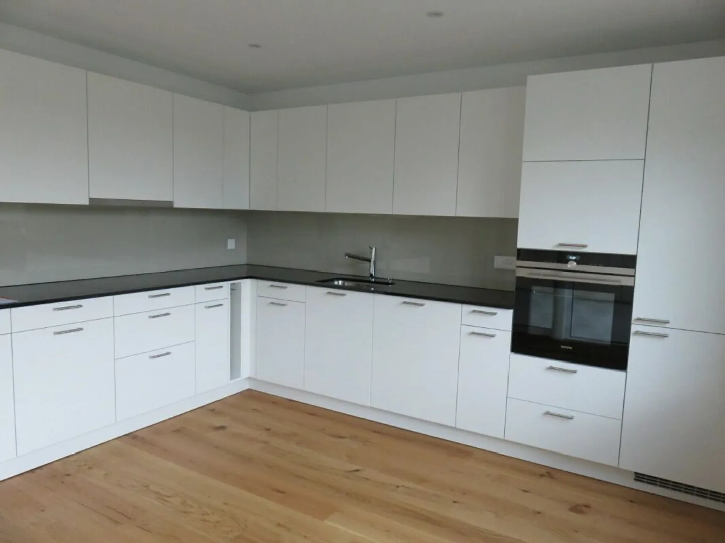 Moderne 4.5-Zimmerwohnung - Foto 2 von 8